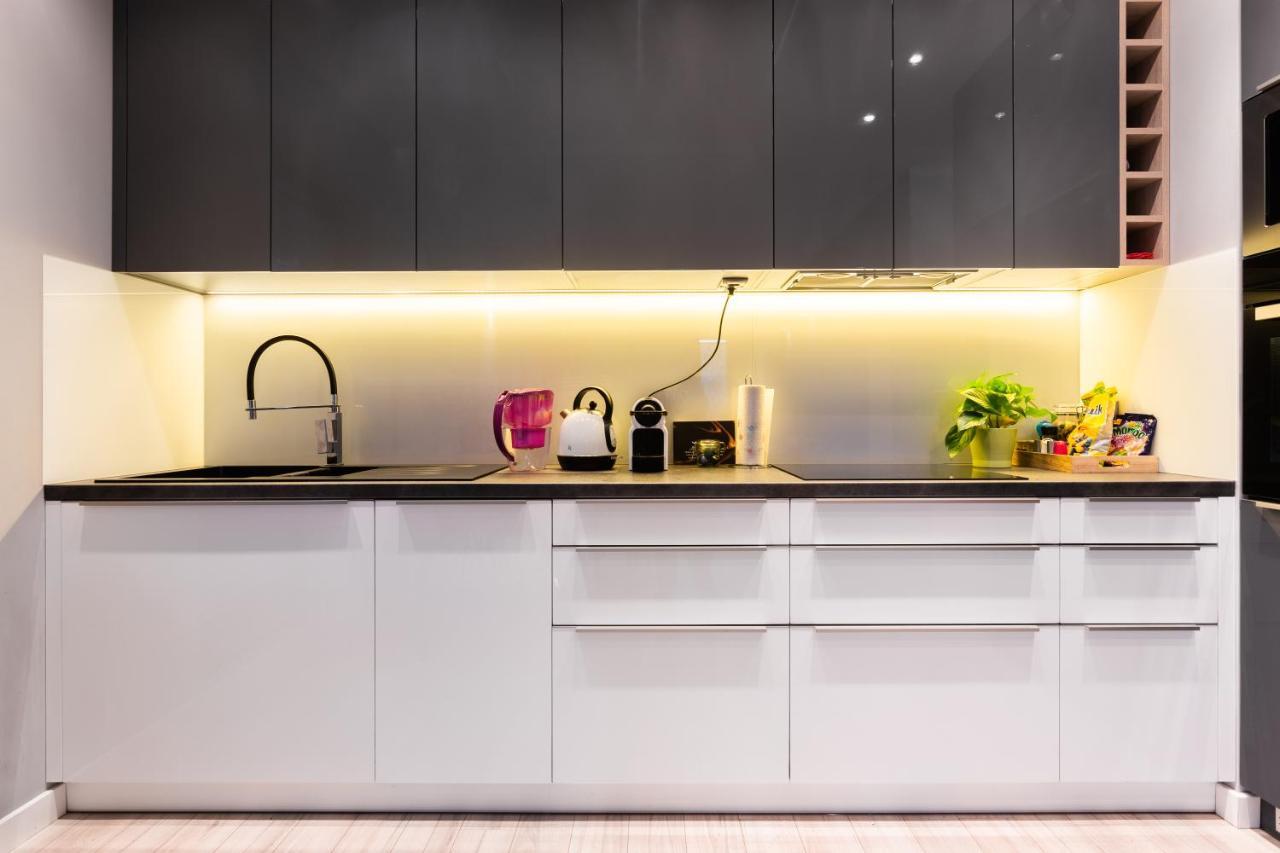 Elegant Business Accommodation With Parking - By Upstairs كراكوفيا المظهر الخارجي الصورة
