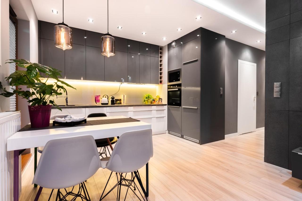 Elegant Business Accommodation With Parking - By Upstairs كراكوفيا المظهر الخارجي الصورة