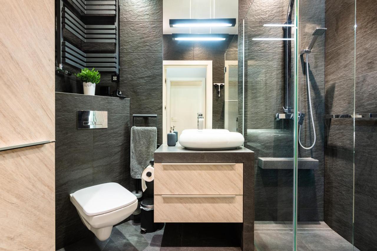 Elegant Business Accommodation With Parking - By Upstairs كراكوفيا المظهر الخارجي الصورة