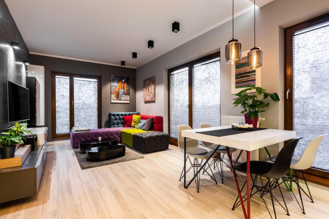 Elegant Business Accommodation With Parking - By Upstairs كراكوفيا المظهر الخارجي الصورة