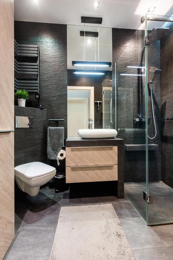 Elegant Business Accommodation With Parking - By Upstairs كراكوفيا المظهر الخارجي الصورة